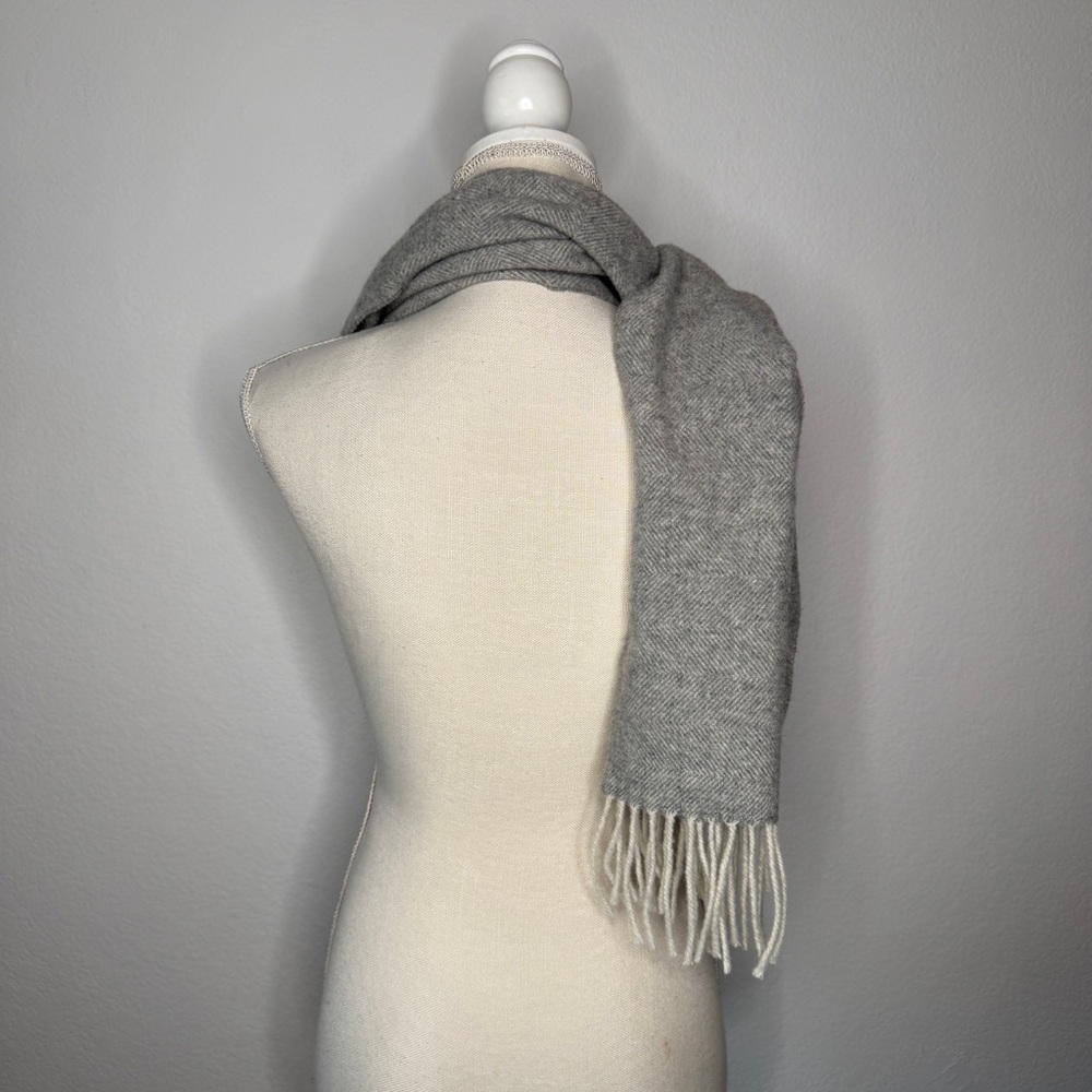 Italian Woollen Treasures Scarf Cashmere Blend Gray Made in Italy New with Tags - Picture 3 of 5